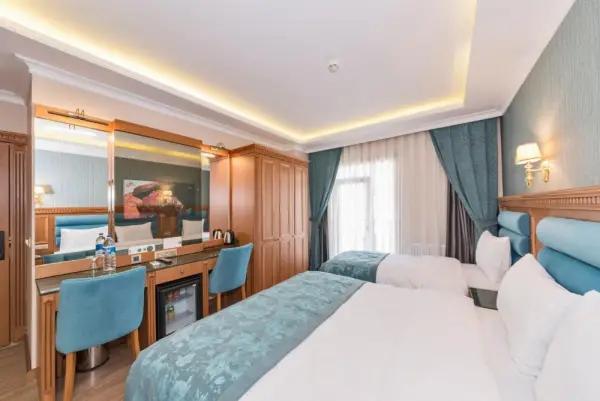Magnaura House Hotel 4