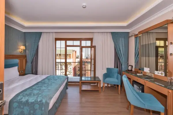 Magnaura House Hotel 5