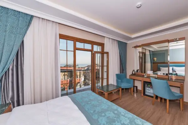 Magnaura House Hotel 8